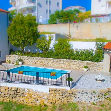 Hill With Private Pool Apartman *