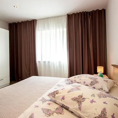Hill With Private Pool Apartman *